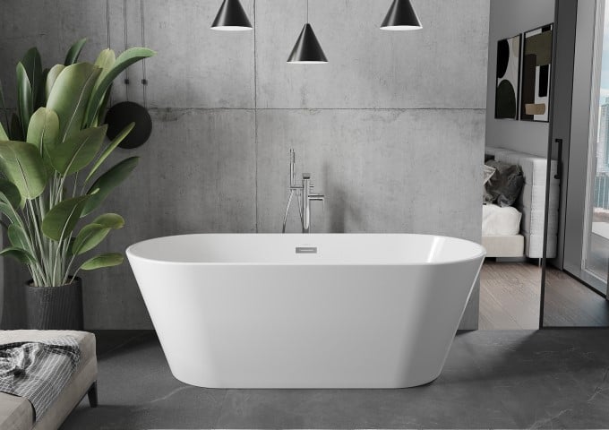 wanna wolnostojąca w szarej łazience